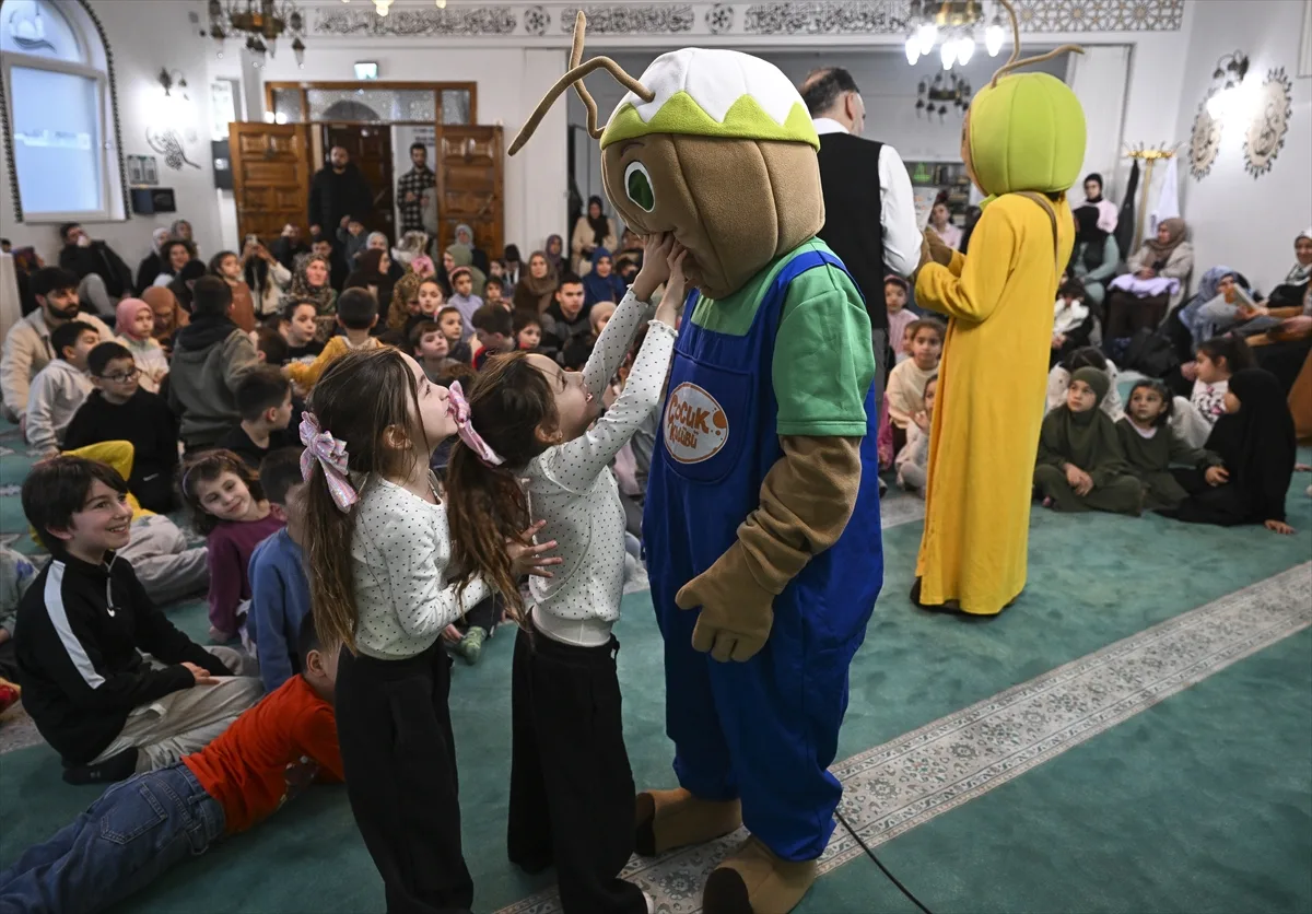 Berlin'de ramazan gelenekleri Nasreddin Hoca ve gölge oyunuyla yaşatılıyor