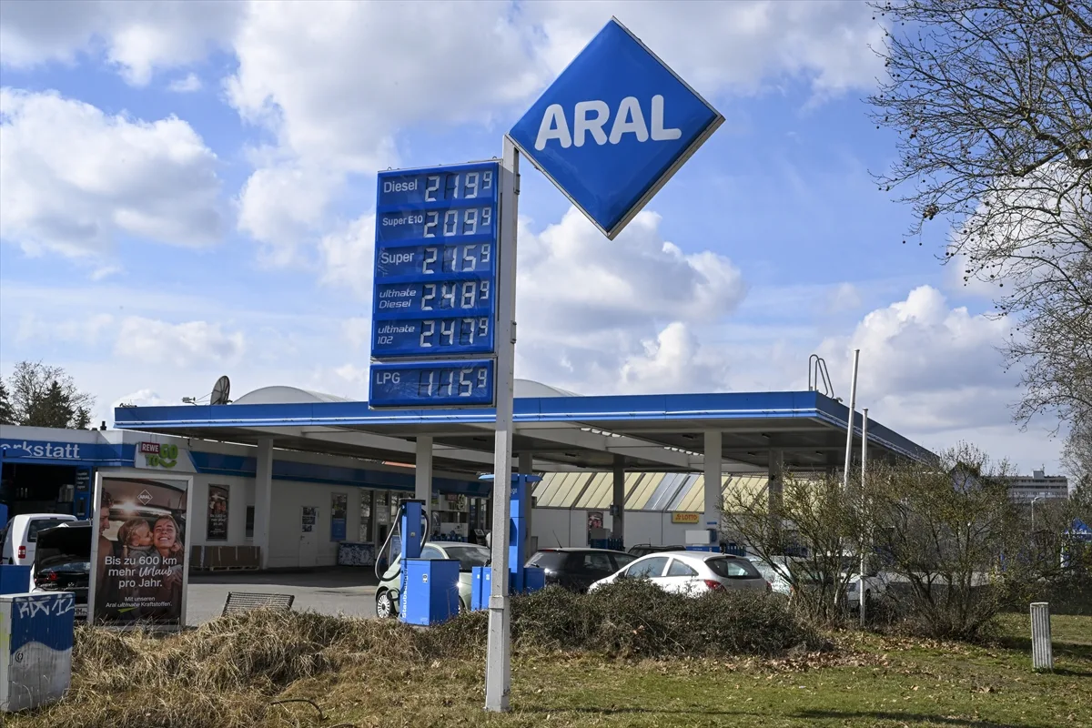 Almanya'da akaryakıtta fiyat artışına günlük sınır gündemde
