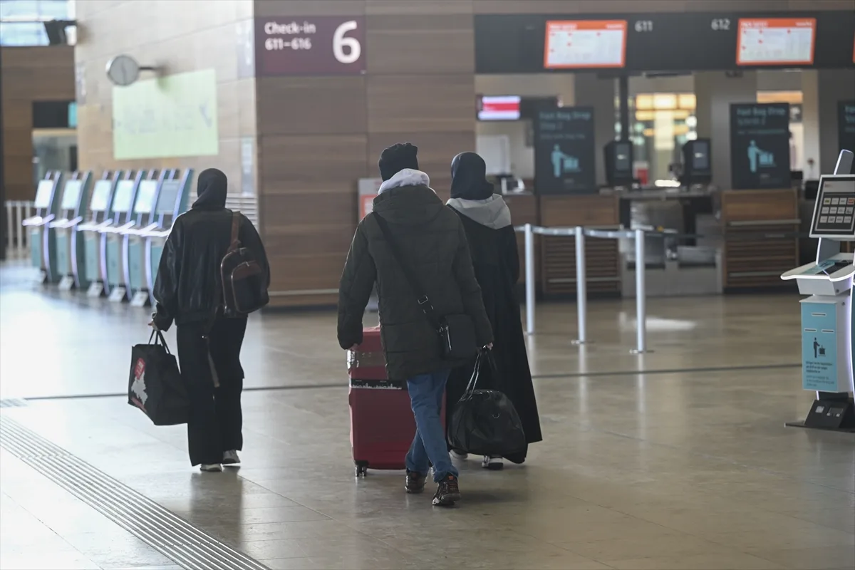 Berlin Havalimanı'nda grev nedeniyle 57 bin yolcu mağdur oldu
