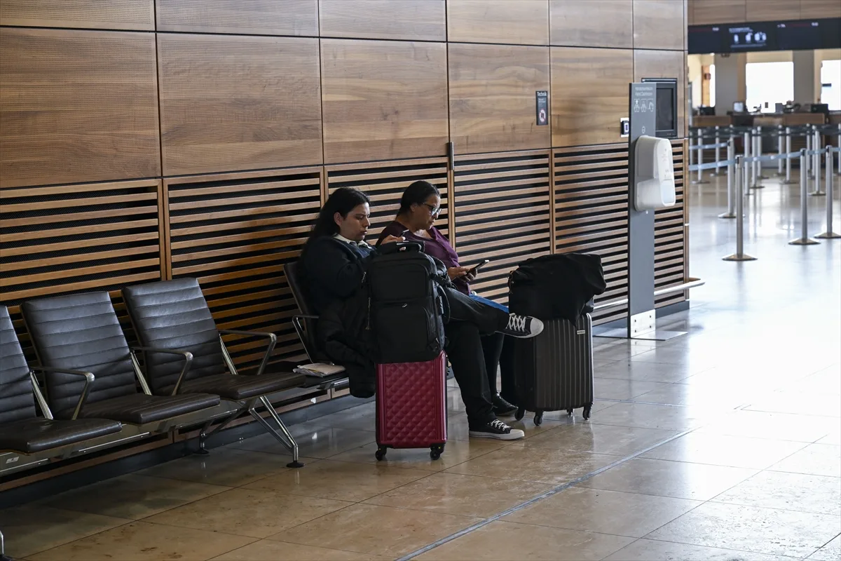 Berlin Havalimanı'nda grev nedeniyle 57 bin yolcu mağdur oldu