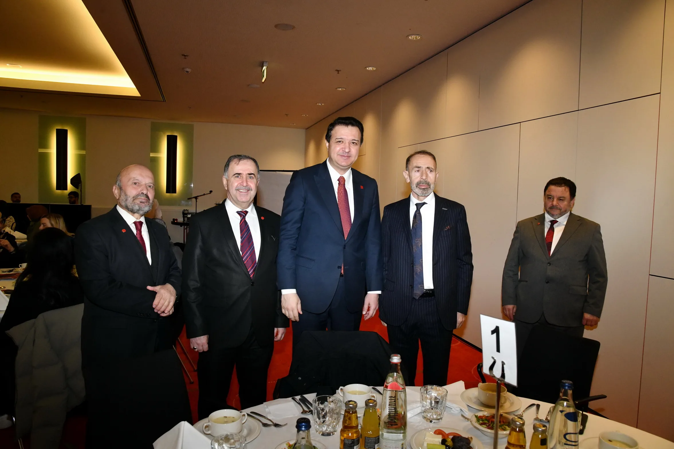 Saadet Partisi Genel Başkanı Mahmut Arıkan’dan Berlin’de Kritik Mesajlar