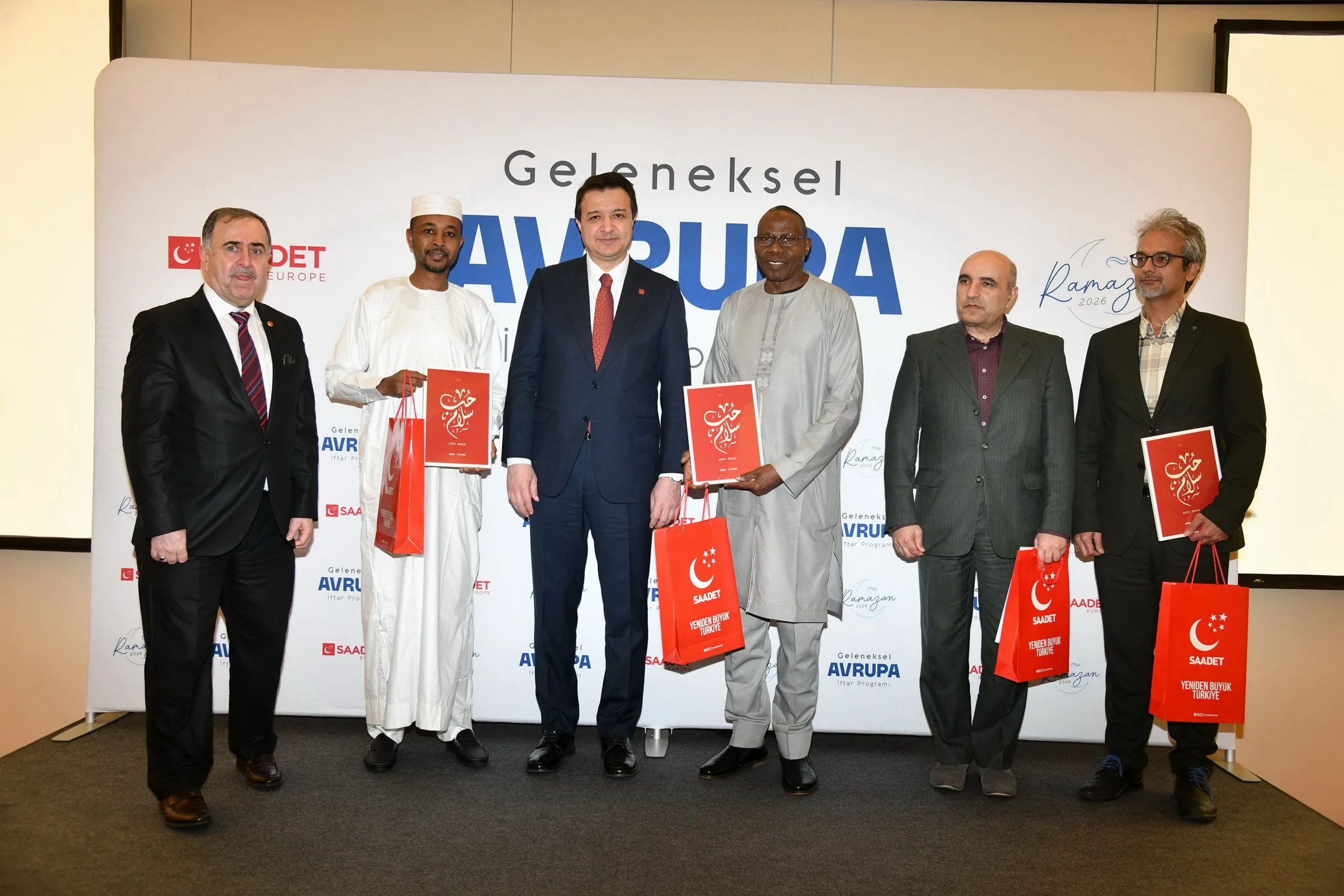 Saadet Partisi Genel Başkanı Mahmut Arıkan’dan Berlin’de Kritik Mesajlar