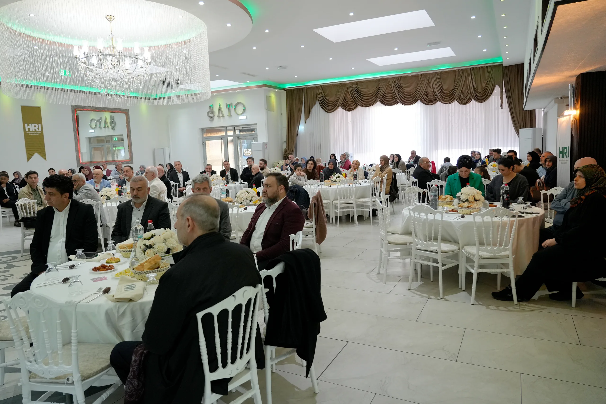 Köln’de Dünya Yetimler Günü’ne özel anlamlı iftar