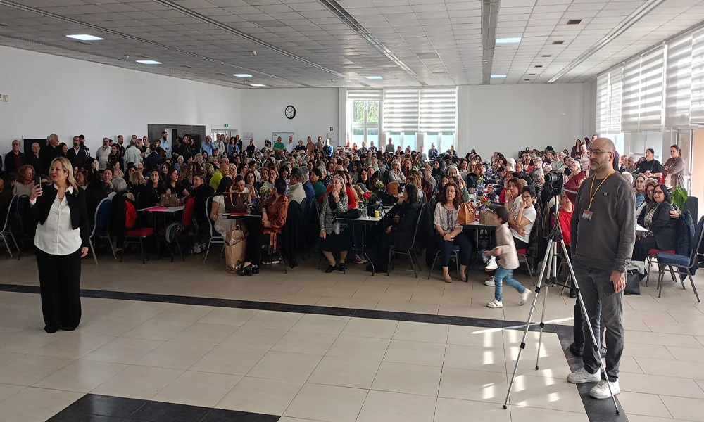 Oberhausen’de 8 Mart Coşkusu: Kadınlar Salona Sığmadı