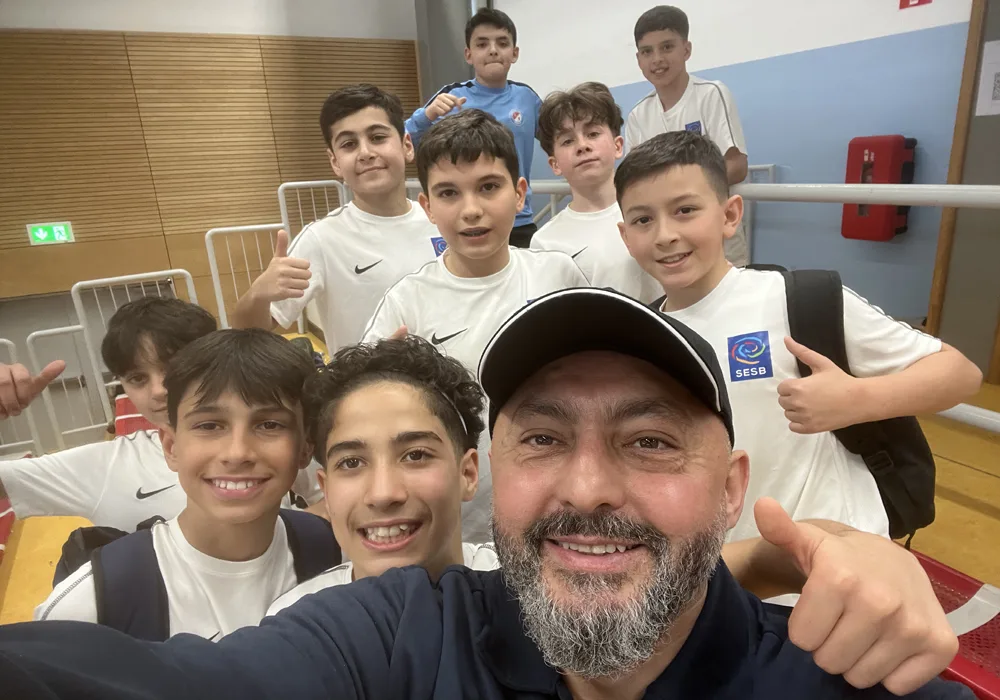 Aziz Nesin İlkokulu Berlin’de Bölgesel Futsal Şampiyonu Oldu