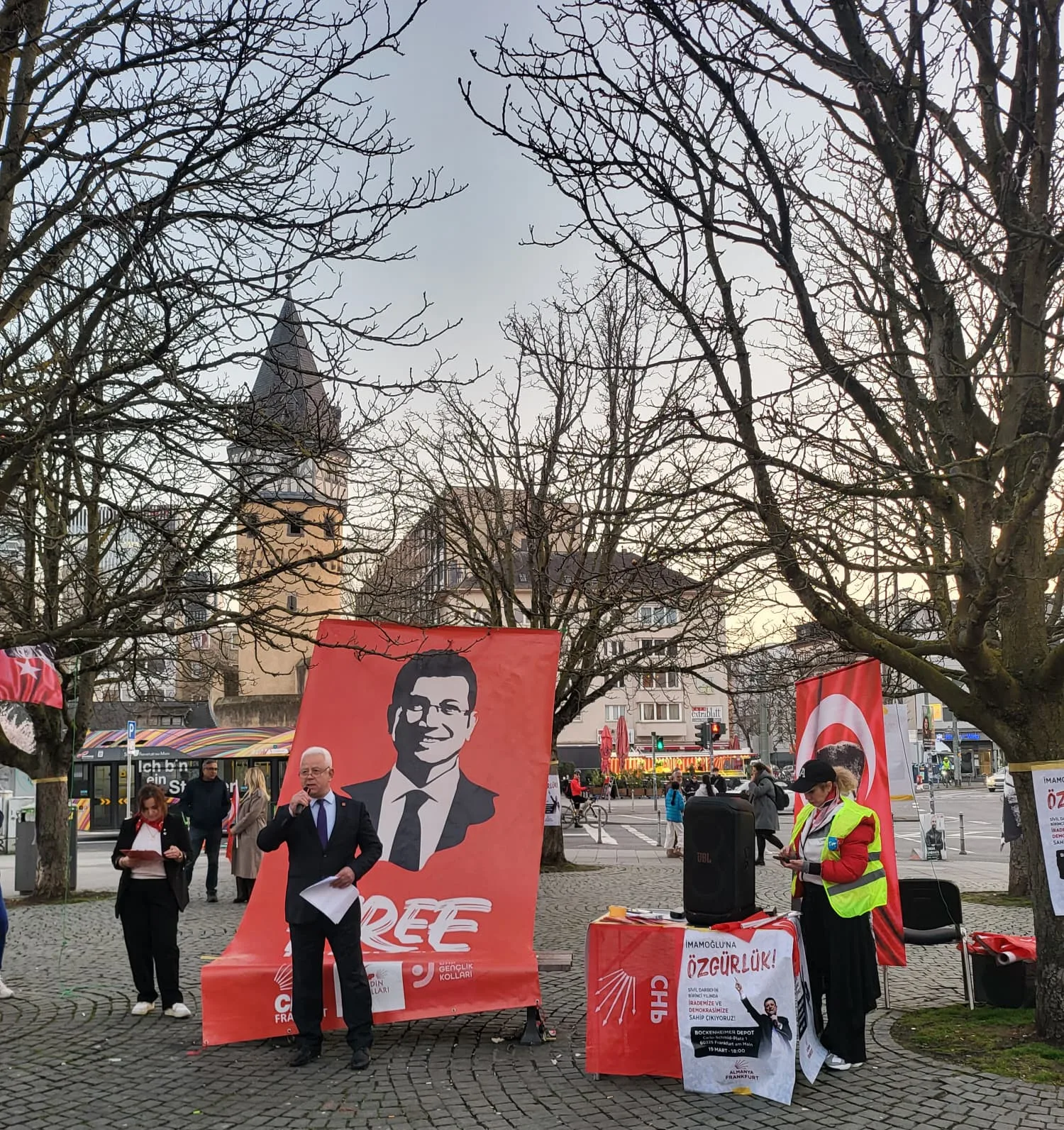 İmamoğlu ve arkadaşları için Frankfurt’ta destek eylemi