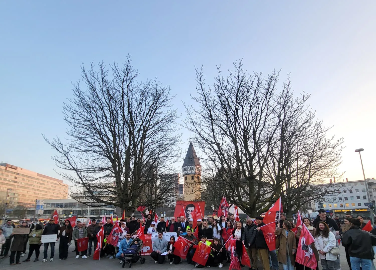 İmamoğlu ve arkadaşları için Frankfurt’ta destek eylemi