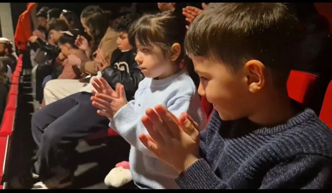 Brüksel’de Türkçe kahkaha yankılandı