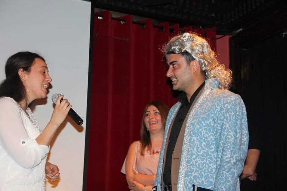 Brüksel’de Türkçe kahkaha yankılandı