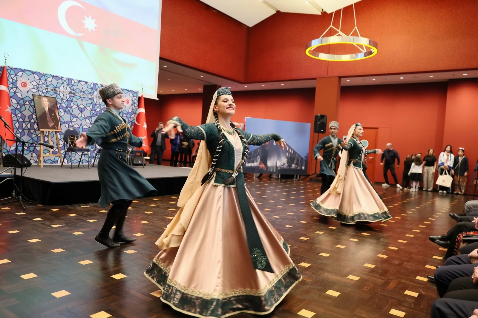 Berlin’de Türk Dünyasının Kalbi Nevruz’la Attı