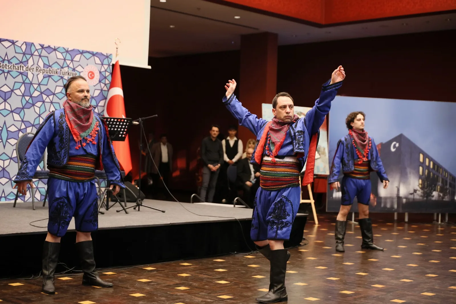 Berlin’de Türk Dünyasının Kalbi Nevruz’la Attı