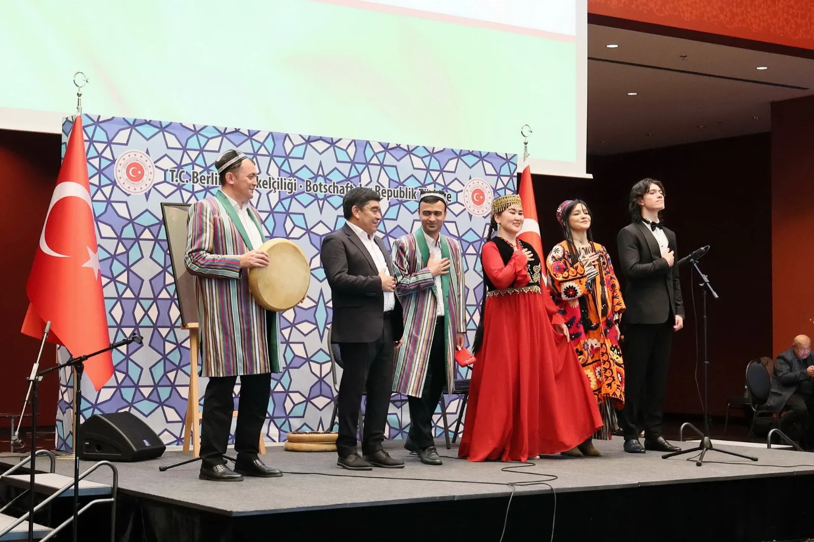 Berlin’de Türk Dünyasının Kalbi Nevruz’la Attı
