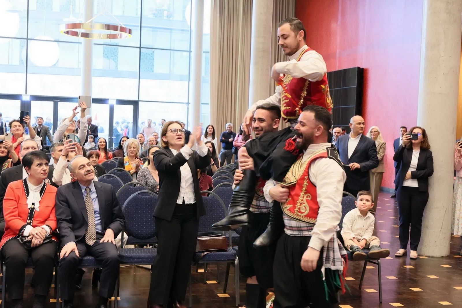 Berlin’de Türk Dünyasının Kalbi Nevruz’la Attı