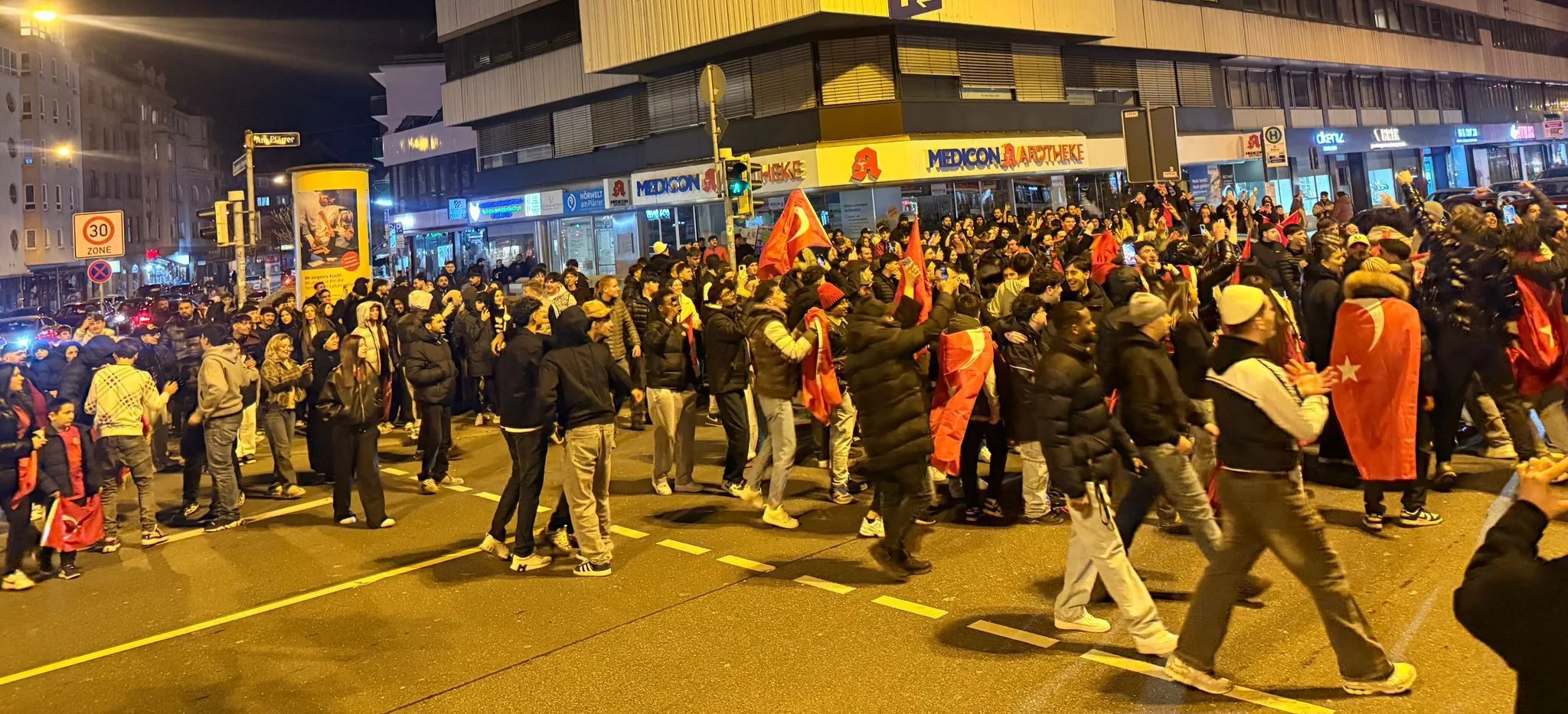 Nürnberg’de milli coşku