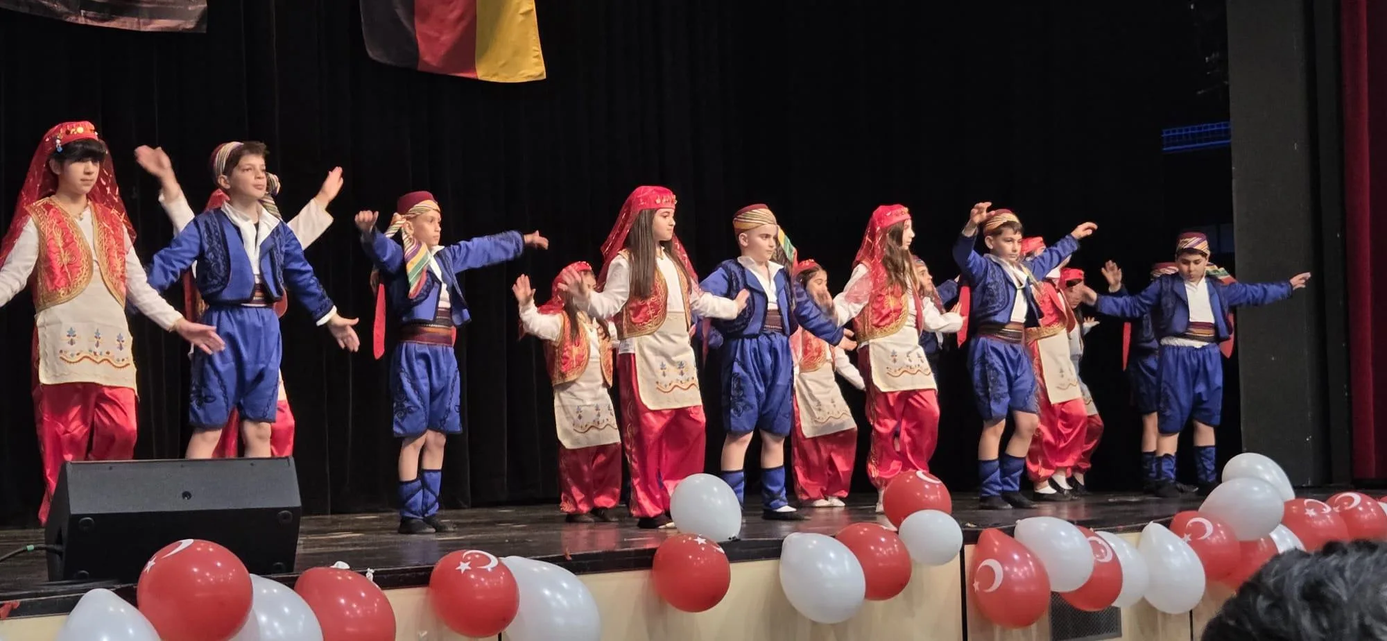 Gurbetçi Çocuklar 23 Nisan’ı Fürth’te Renkli Gösterilerle Kutladı