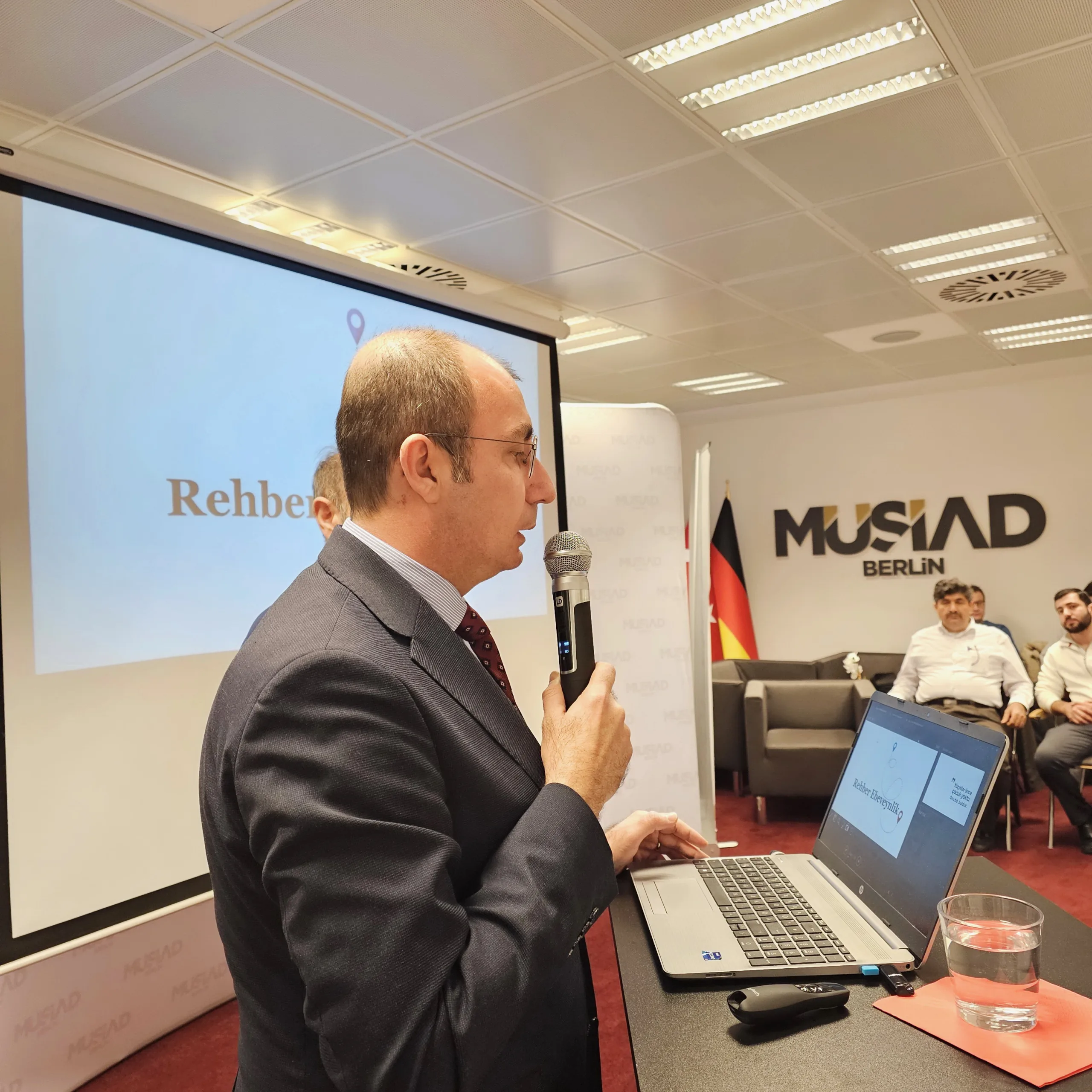 MÜSİAD Akademi Berlin’den “Rehber Ebeveynlik” Konferansı