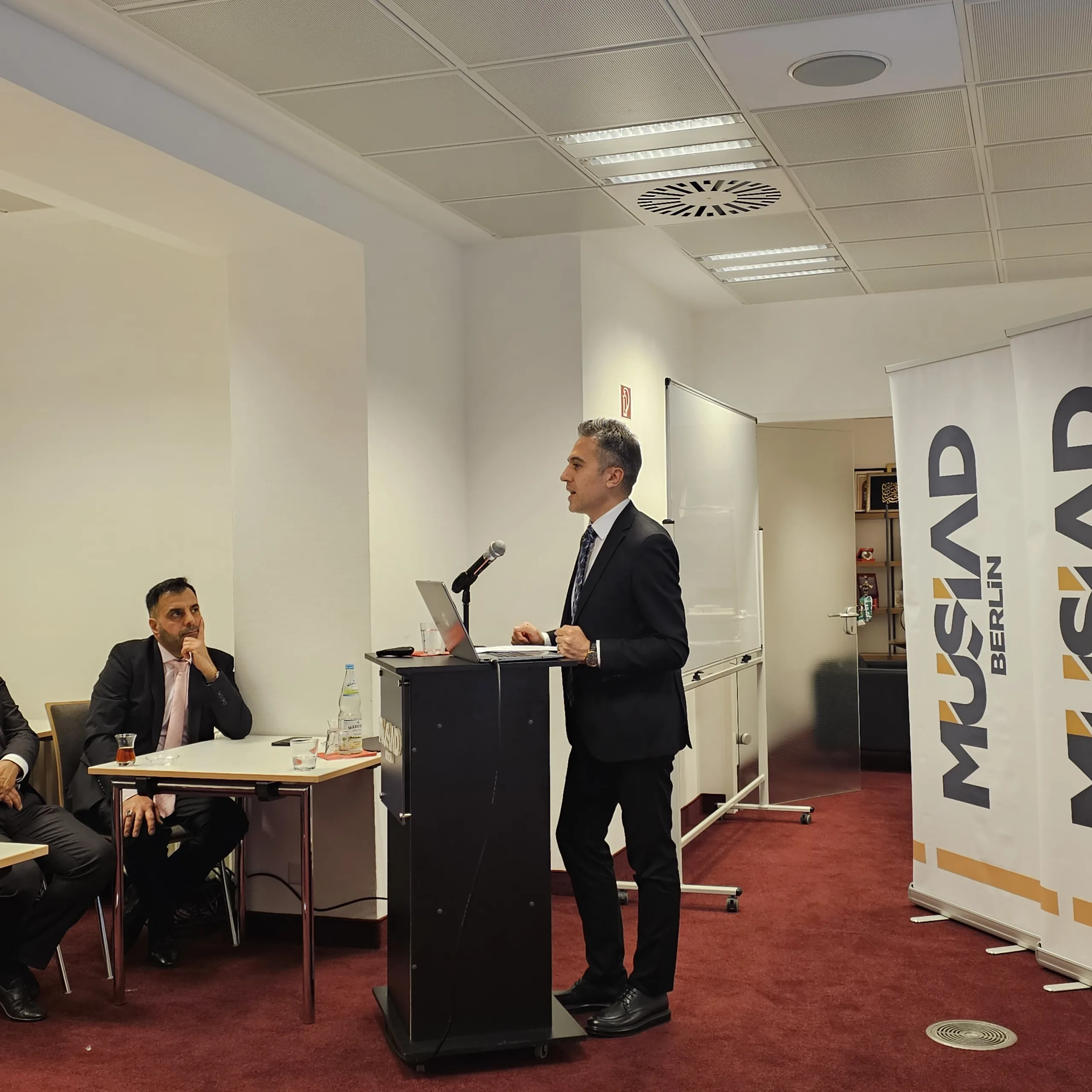 Berlin’de “Rehber Ebeveynlik” Konferansına Yoğun İlgi