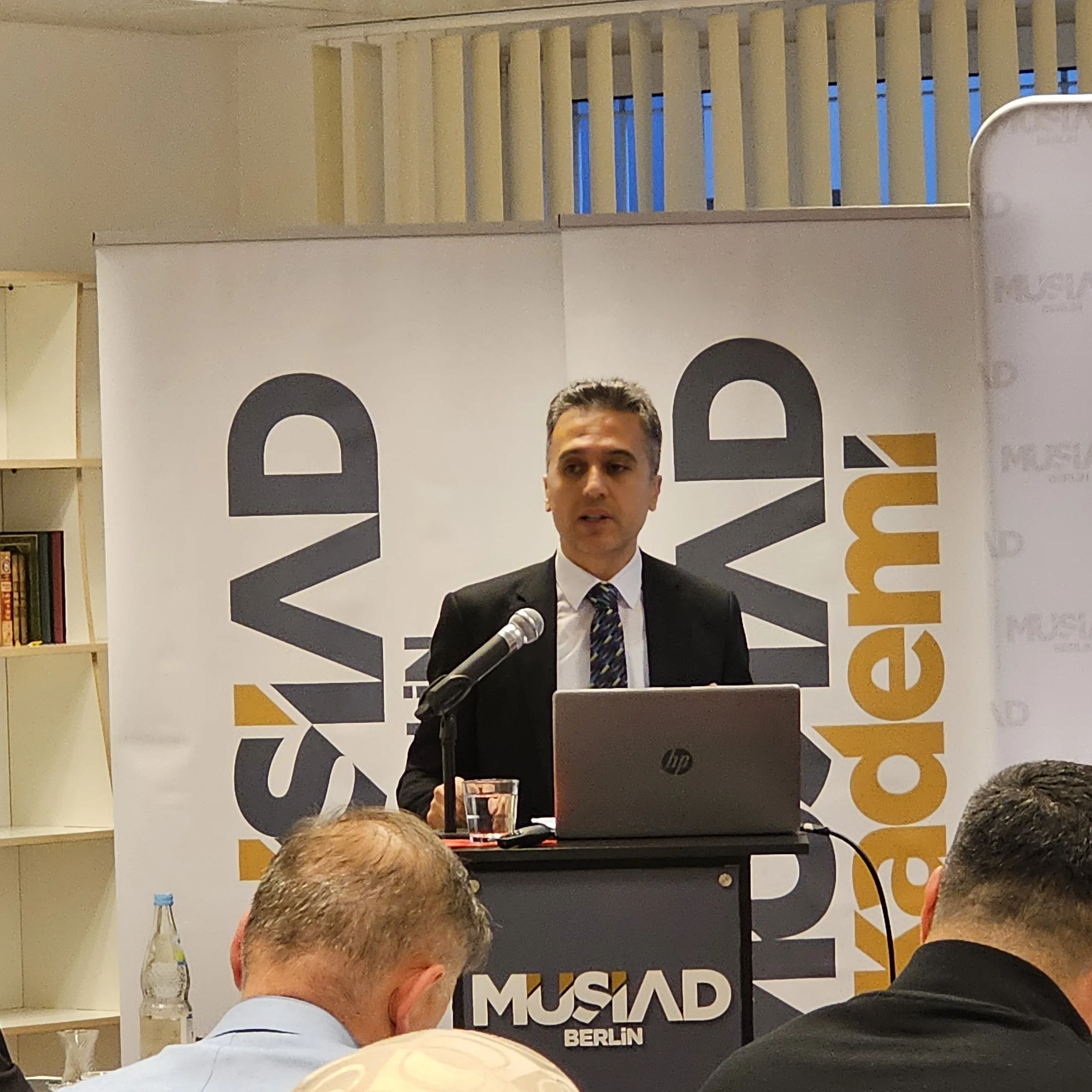 Berlin’de “Rehber Ebeveynlik” Konferansına Yoğun İlgi