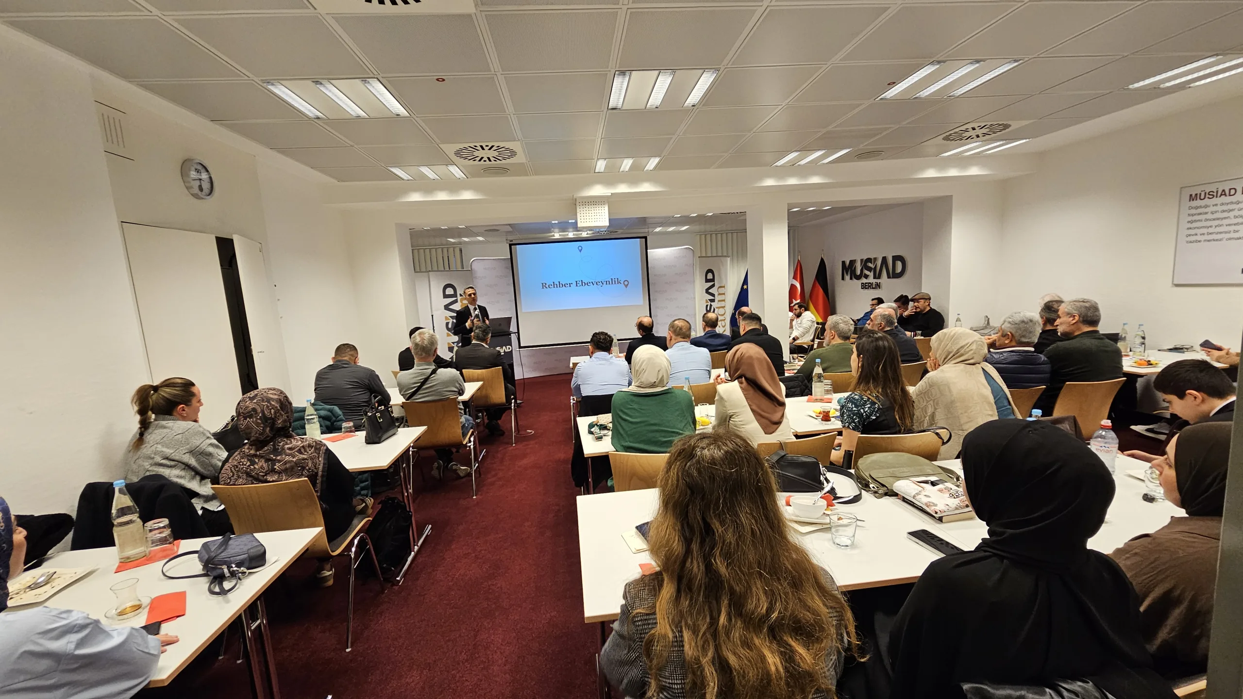Berlin’de “Rehber Ebeveynlik” Konferansına Yoğun İlgi