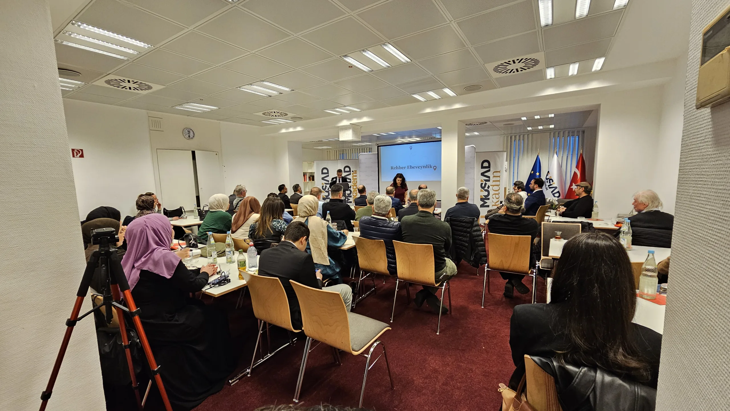 Berlin’de “Rehber Ebeveynlik” Konferansına Yoğun İlgi