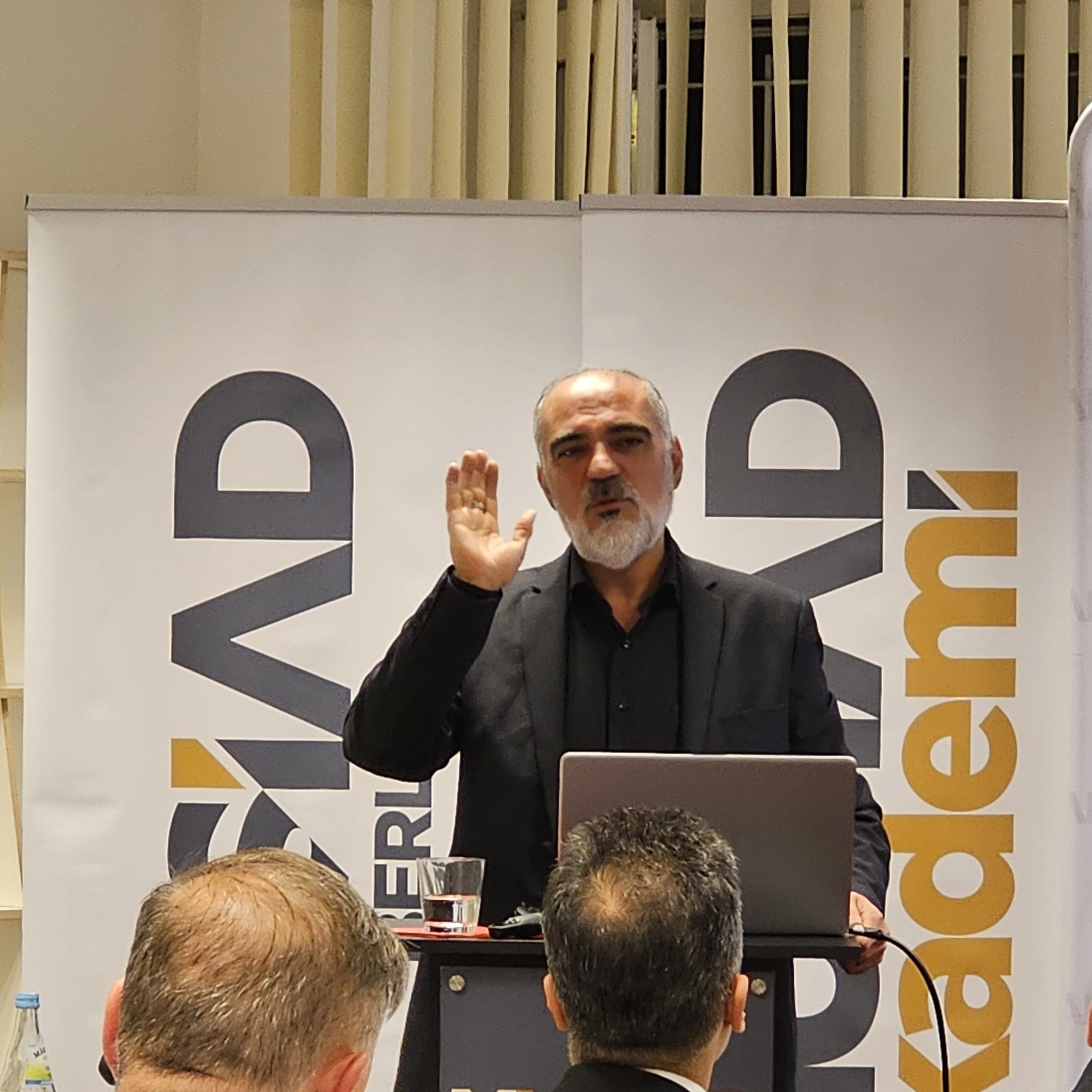 Berlin’de “Rehber Ebeveynlik” Konferansına Yoğun İlgi