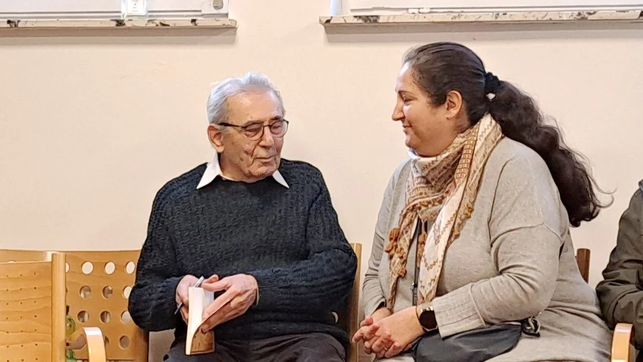 Berlin’de İki Dilli Şiir Gecesi: Mehmet Özata’dan Unutulmaz Dinleti