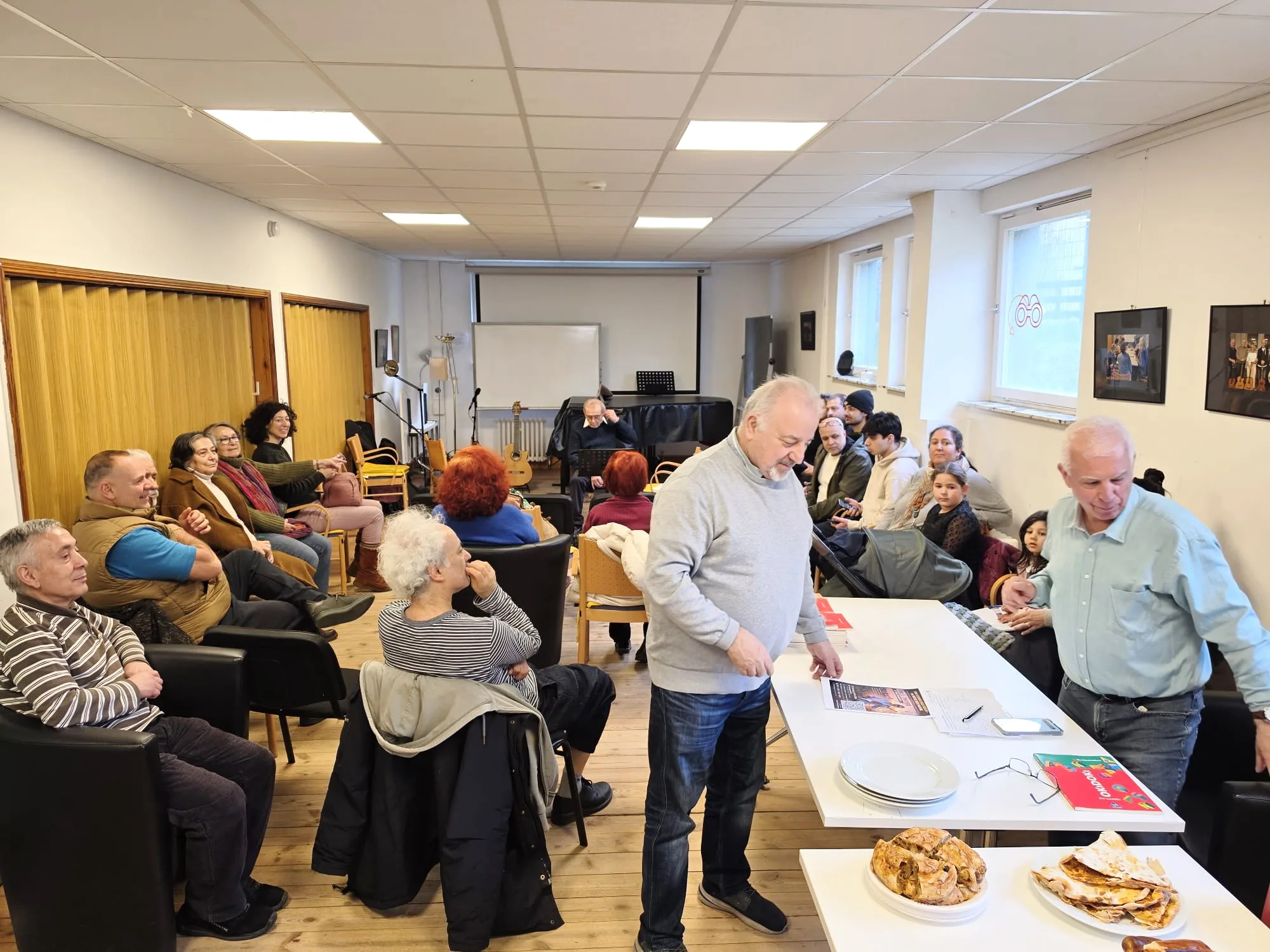 Berlin’de İki Dilli Şiir Gecesi: Mehmet Özata’dan Unutulmaz Dinleti