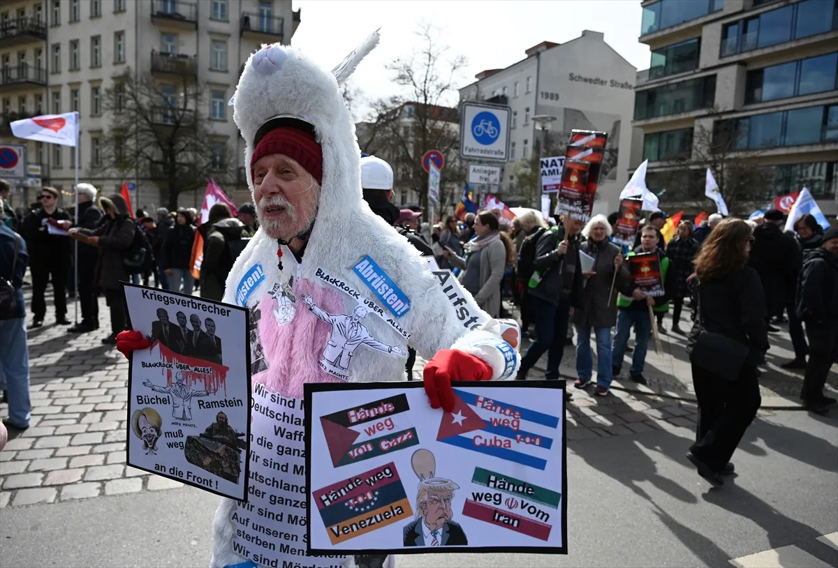 Berlin'de Paskalya yürüyüşü düzenlendi