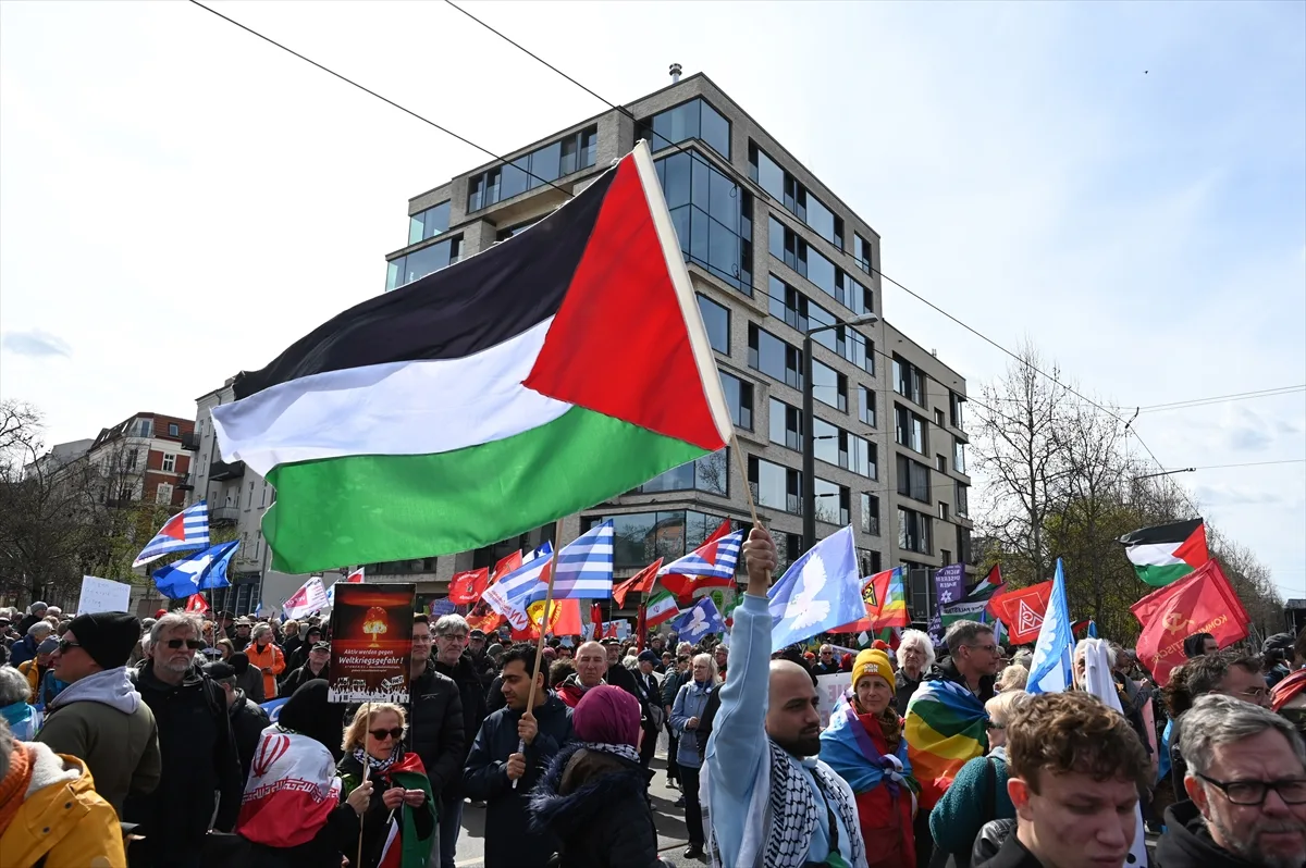 Berlin'de Paskalya yürüyüşü düzenlendi