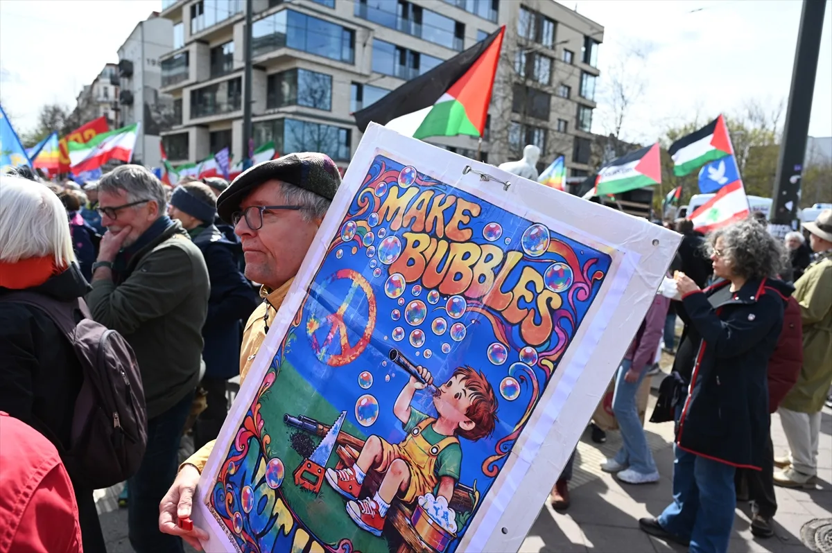 Berlin'de Paskalya yürüyüşü düzenlendi