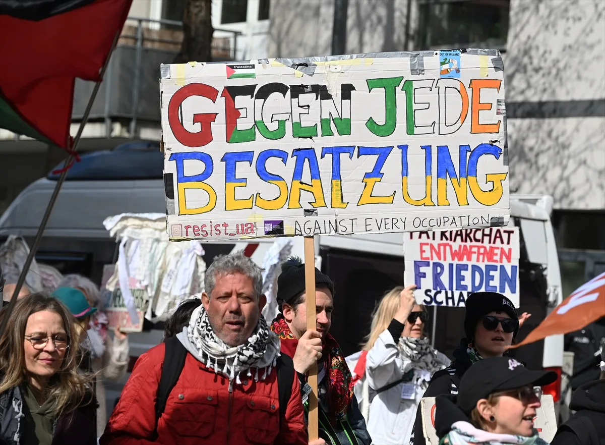 Berlin'de Paskalya yürüyüşü düzenlendi