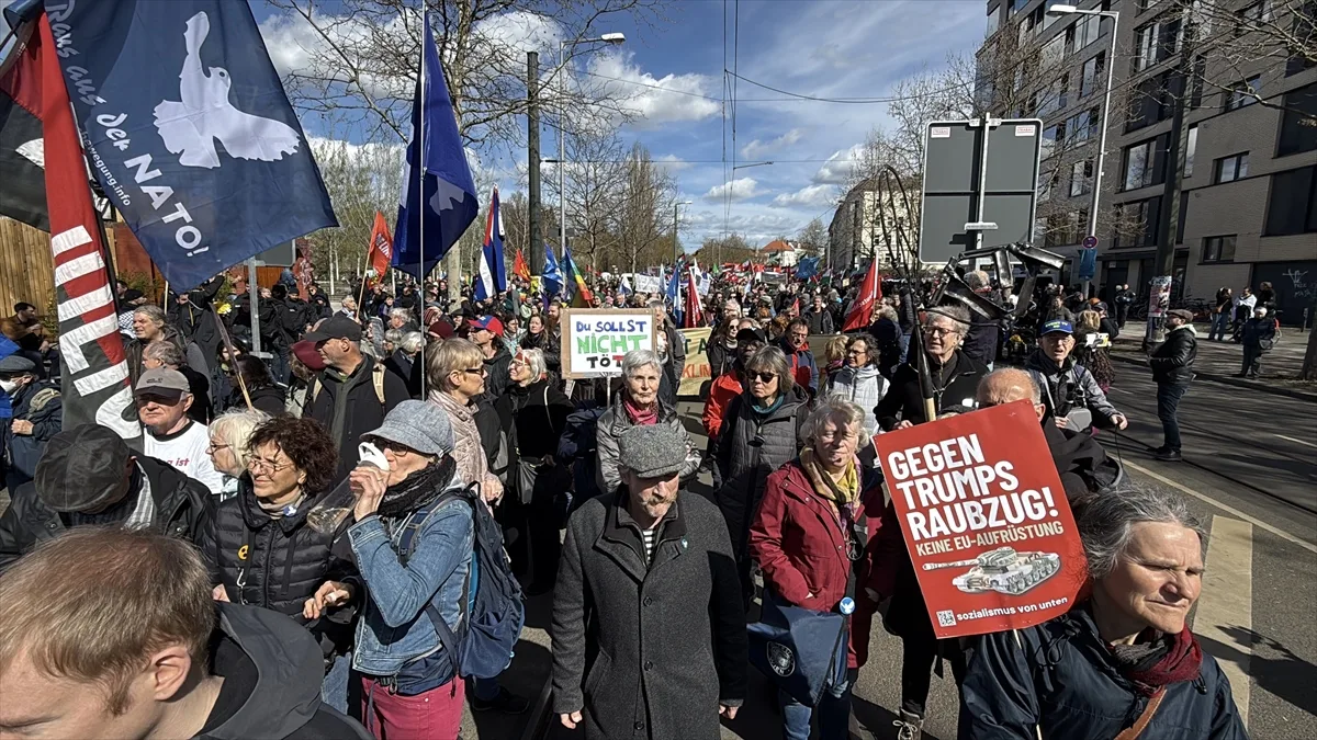 Berlin’de Barış ve Silahsızlanma Çağrıları Yükseldi