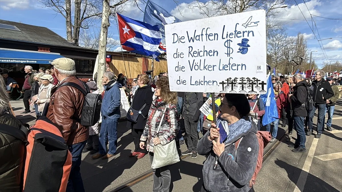 Berlin’de Barış ve Silahsızlanma Çağrıları Yükseldi