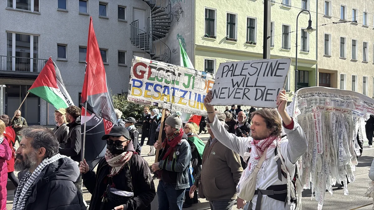 Berlin’de Barış ve Silahsızlanma Çağrıları Yükseldi