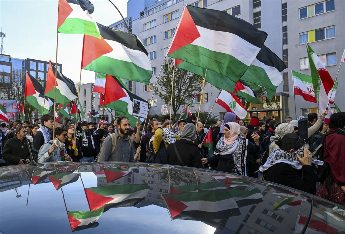 Berlin’de Filistin’e destek gösterisi düzenlendi
