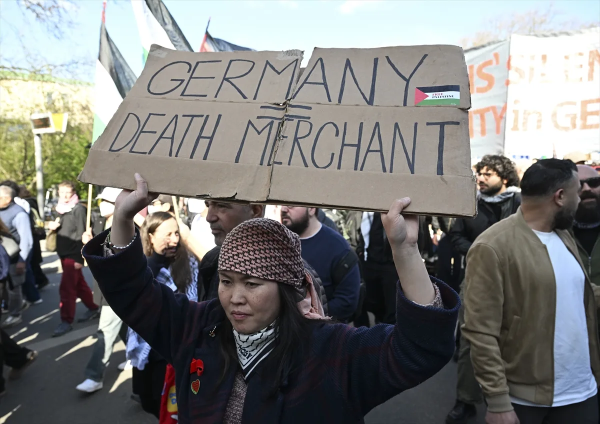 Berlin’de Filistin’e destek gösterisi düzenlendi