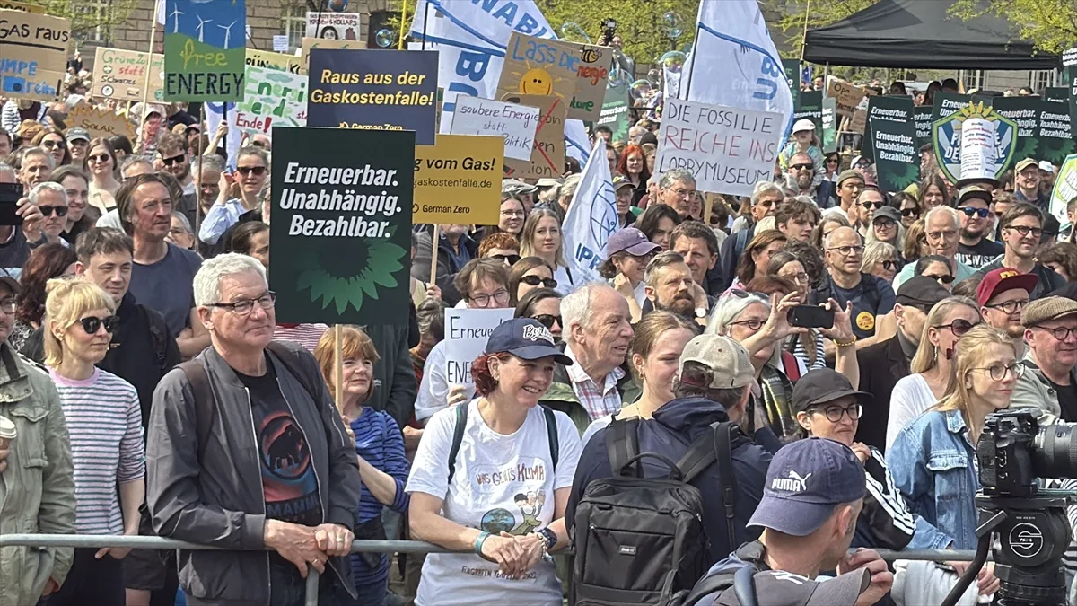 Hükümetin enerji politikası protesto edildi
