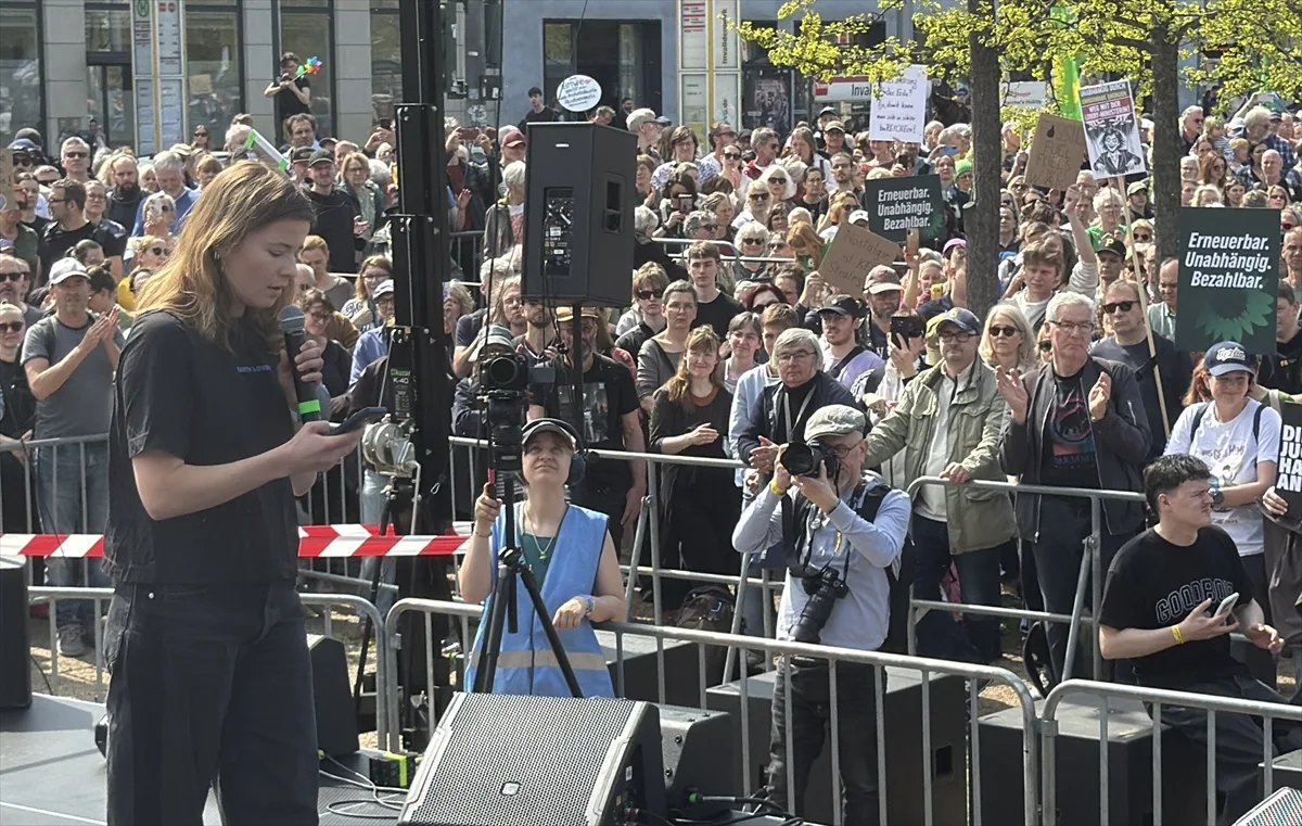 Hükümetin enerji politikası protesto edildi