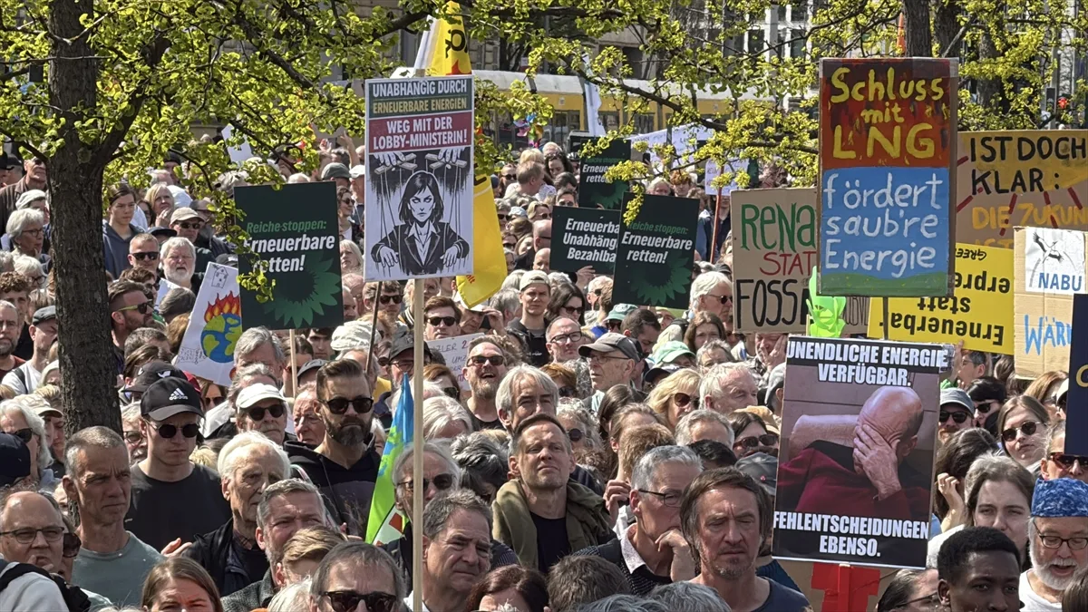 Hükümetin enerji politikası protesto edildi