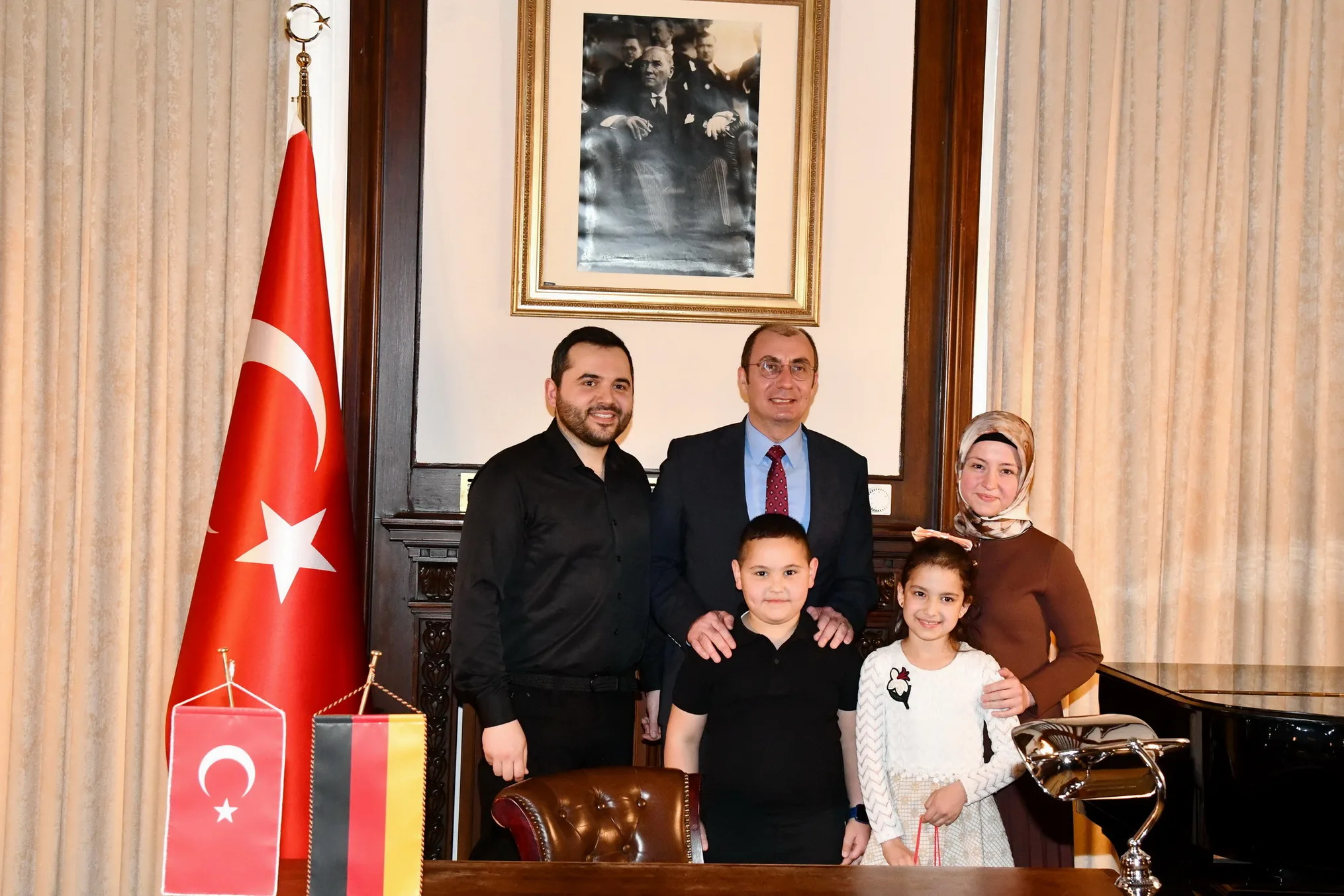 Berlin’de 23 Nisan Gururu: “Geleceğin Elçileri Makam Koltuklarını Devraldı”