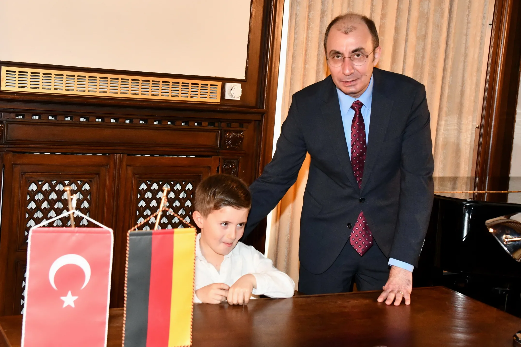 Berlin’de 23 Nisan Gururu: “Geleceğin Elçileri Makam Koltuklarını Devraldı”