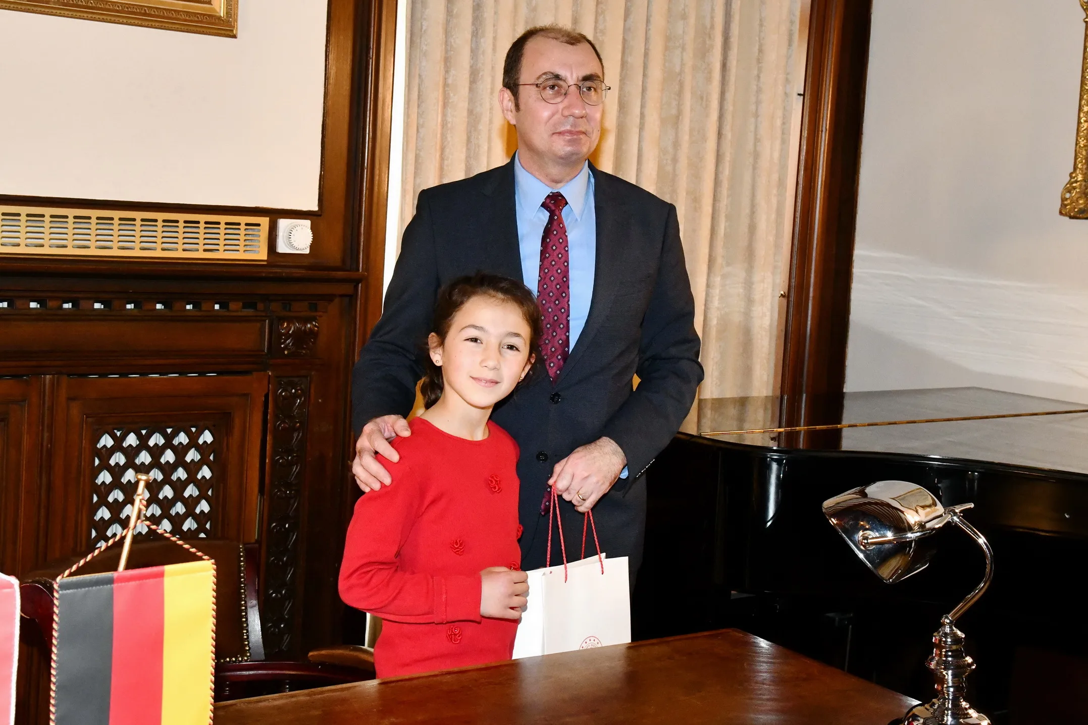 Berlin’de 23 Nisan Gururu: “Geleceğin Elçileri Makam Koltuklarını Devraldı”