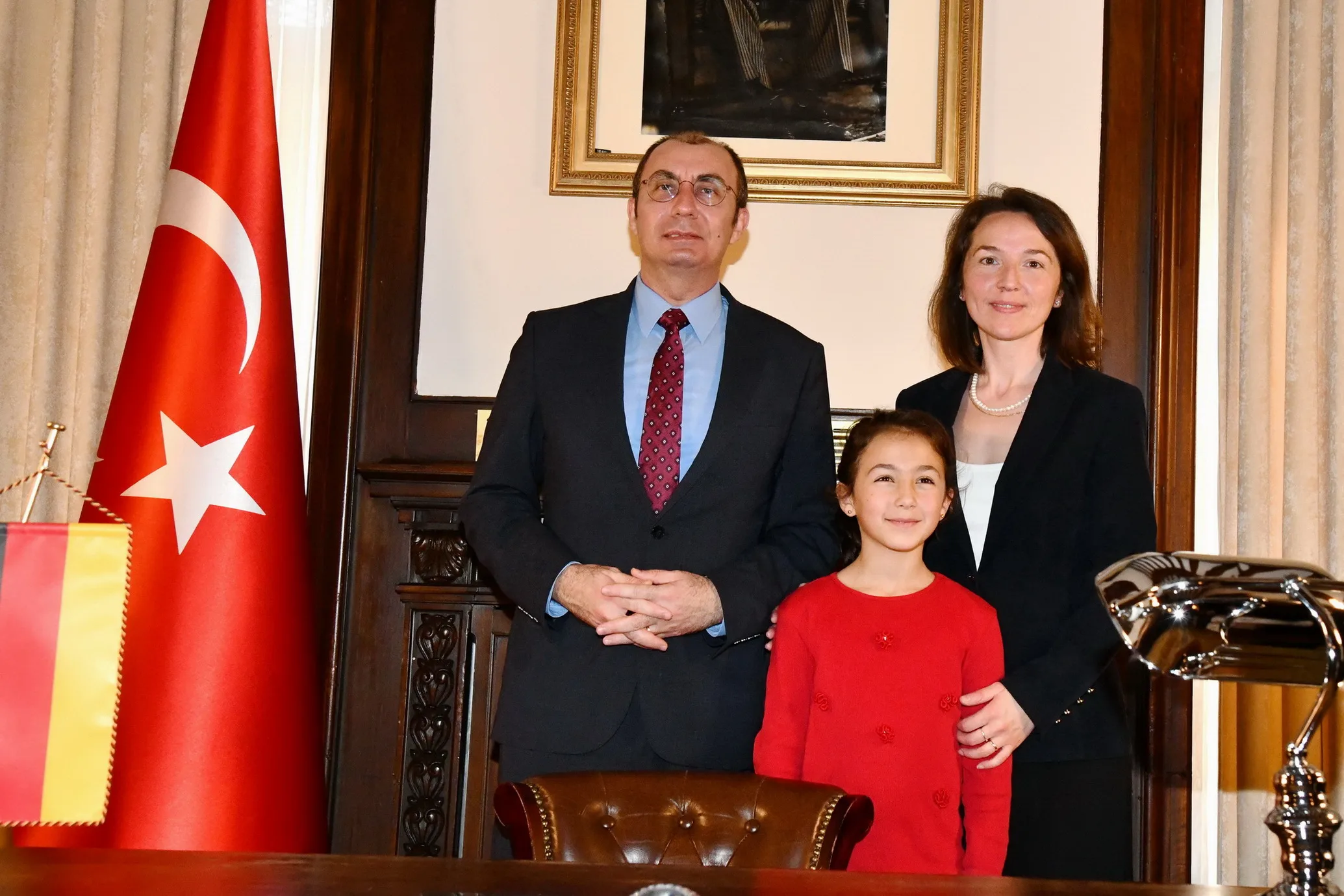 Berlin’de 23 Nisan Gururu: “Geleceğin Elçileri Makam Koltuklarını Devraldı”