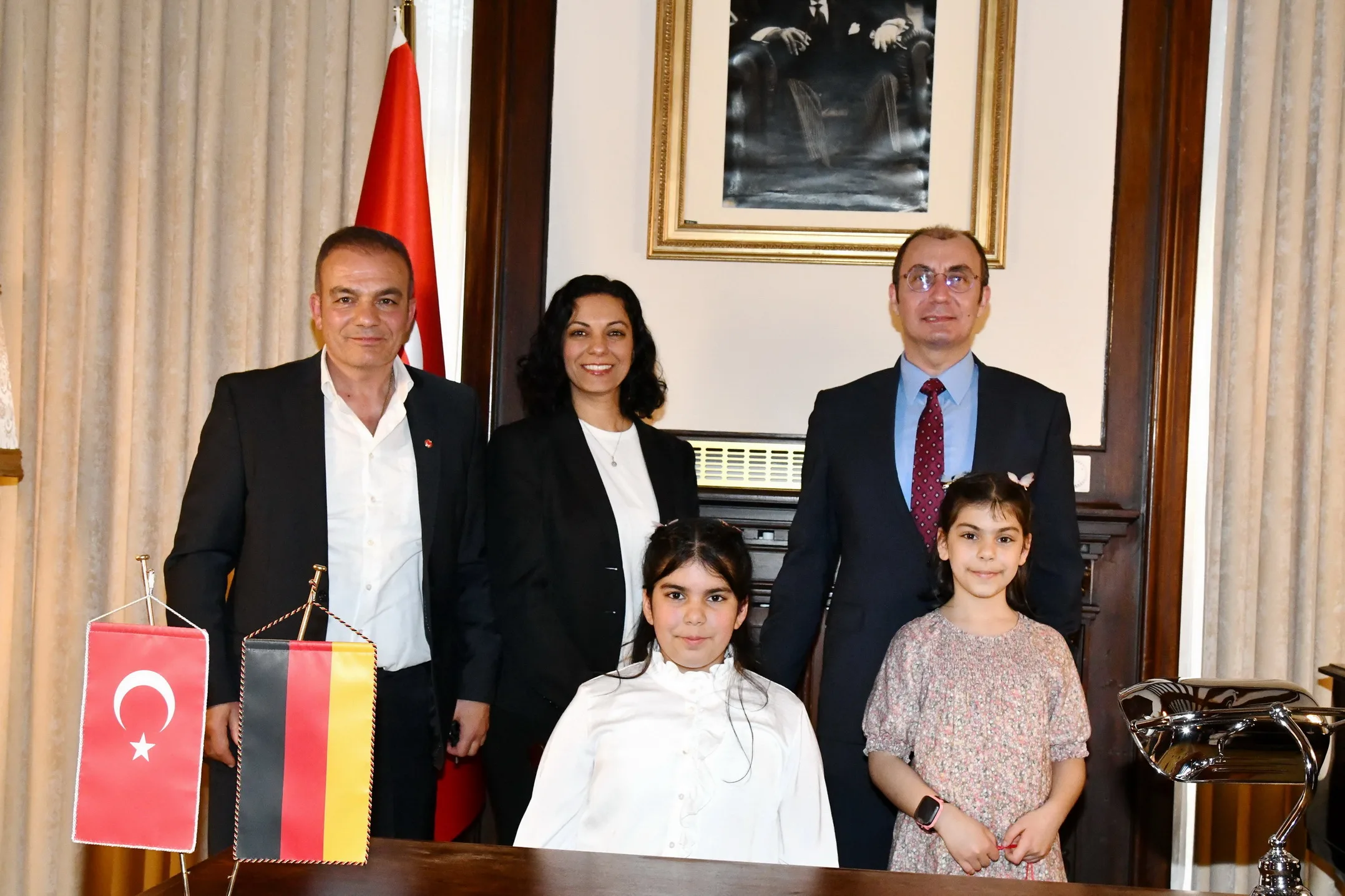 Berlin’de 23 Nisan Gururu: “Geleceğin Elçileri Makam Koltuklarını Devraldı”