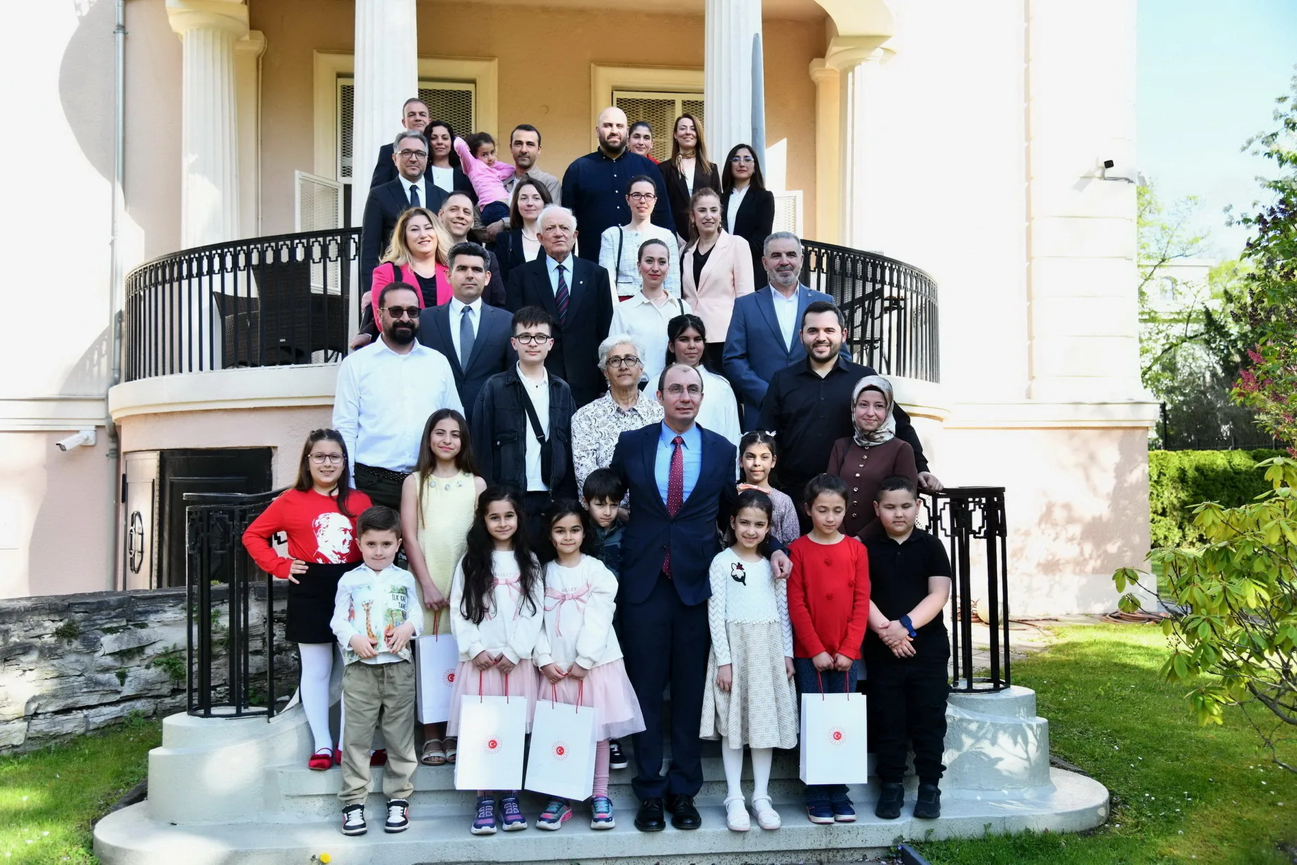 Berlin’de 23 Nisan Gururu: “Geleceğin Elçileri Makam Koltuklarını Devraldı”
