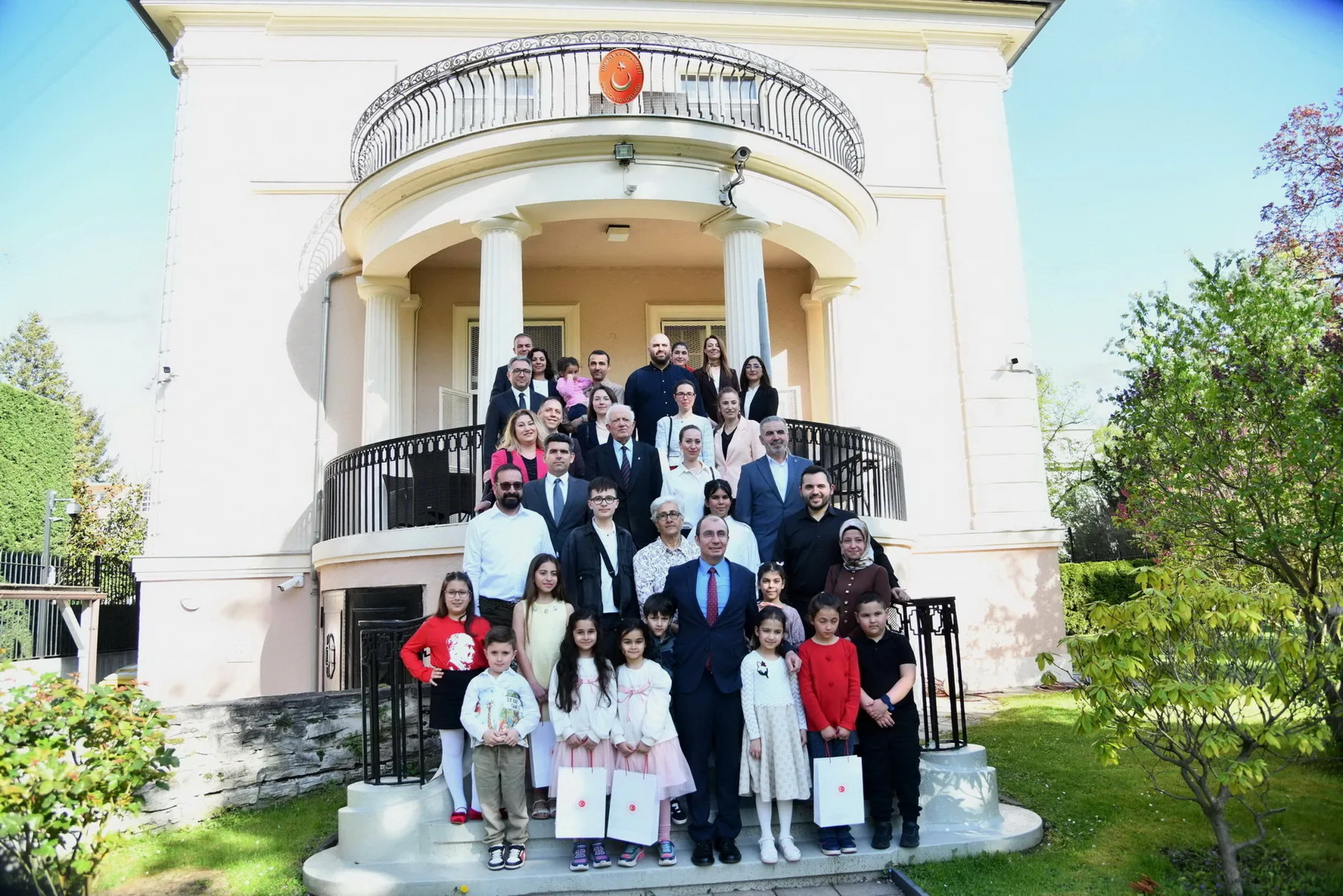 Berlin’de 23 Nisan Gururu: “Geleceğin Elçileri Makam Koltuklarını Devraldı”