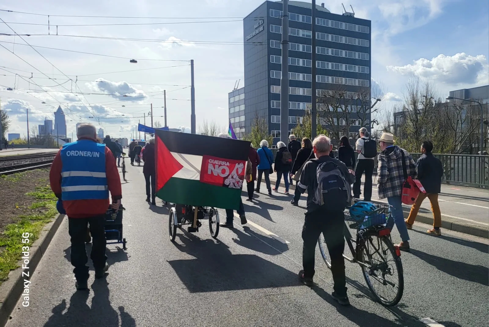 Barış hareketi her şeye rağmen sokaklardaydı