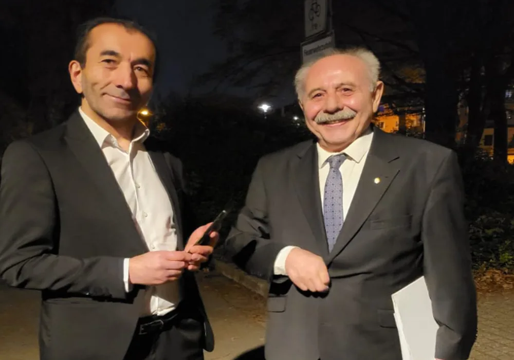 Kazım Birlik: “Halk ozanı elli yılda zor yetişir, ozanlar sesli bayraktır”