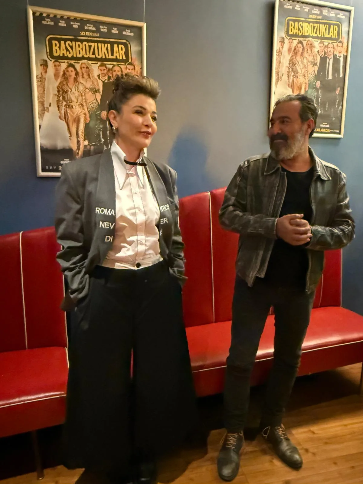 “Başıbozuklar” Berlin’de Gala Yaptı: Kahkaha Dolu Geceye Yoğun İlgi