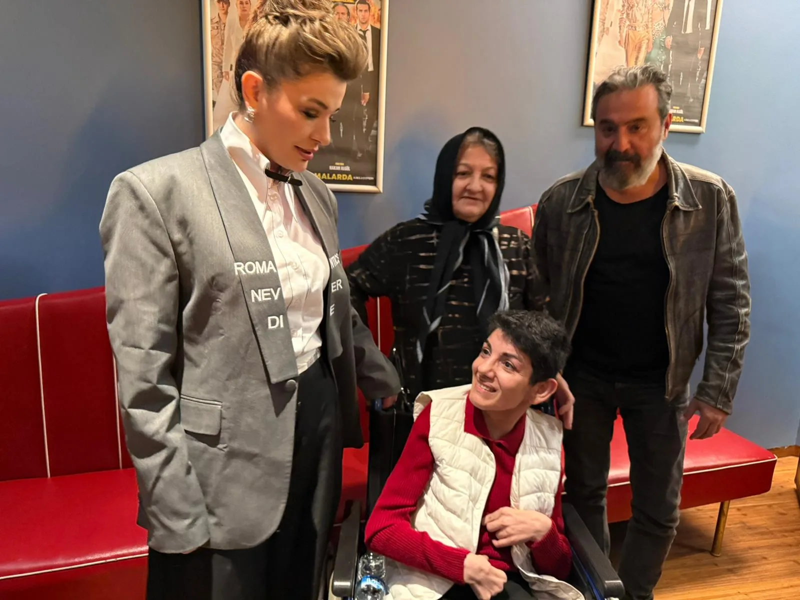 “Başıbozuklar” Berlin’de Gala Yaptı: Kahkaha Dolu Geceye Yoğun İlgi